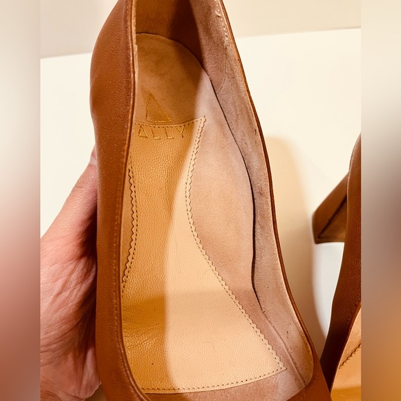 Ally Shoes NYC - Leather Block Heel Pump Medium Width (B) - Picture 8 of 10